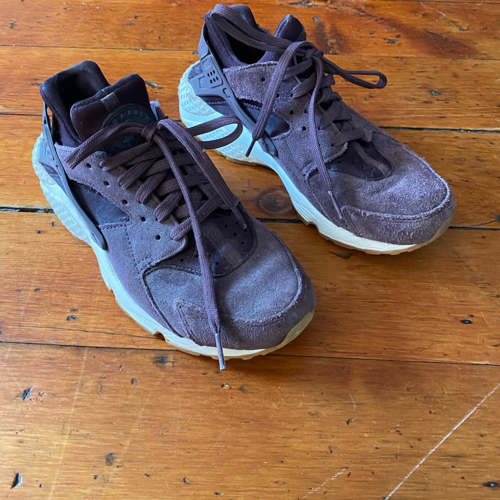 Nike women’s hurache sneakers size 8